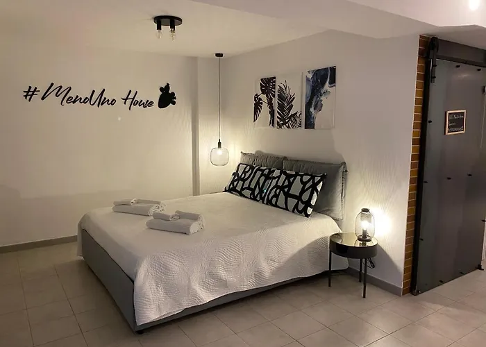 Menouno House