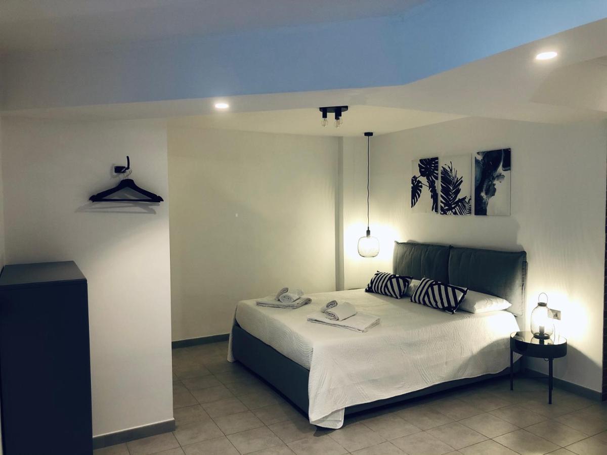Menouno House Apartamento Crispiano