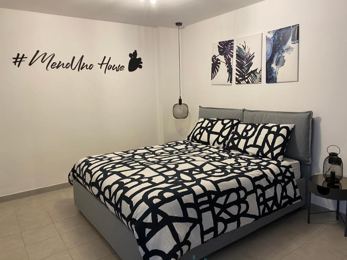 Menouno House *
